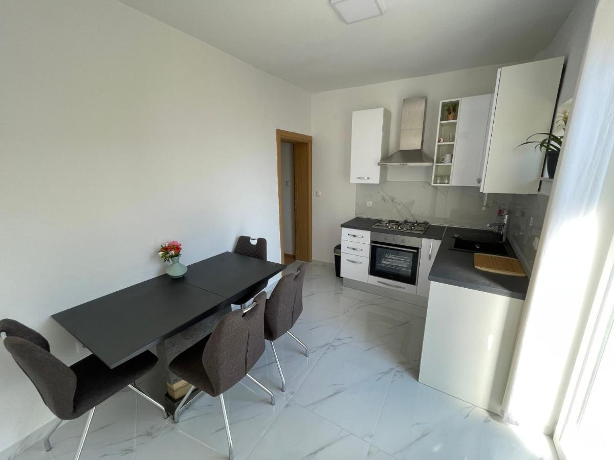 Apartmani Jasminka Vodice Ngoại thất bức ảnh