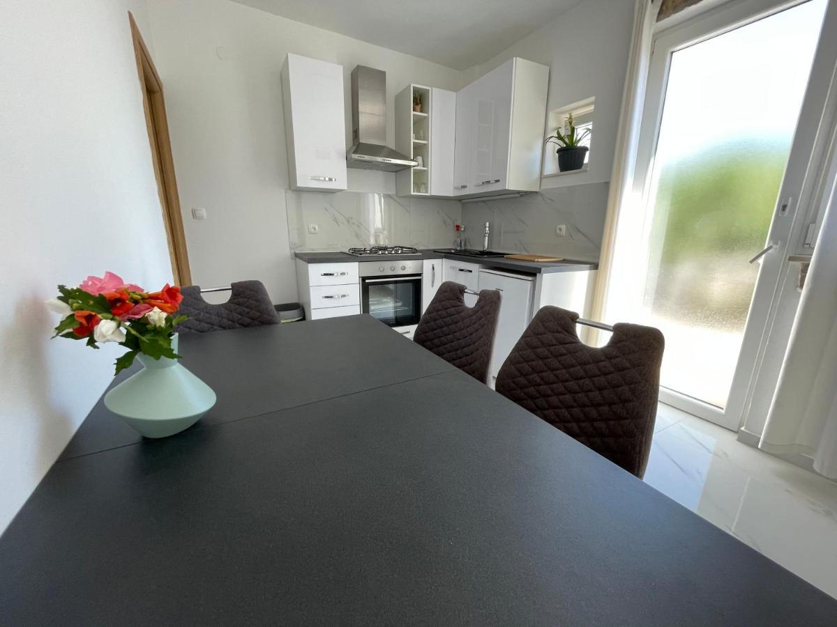 Apartmani Jasminka Vodice Ngoại thất bức ảnh
