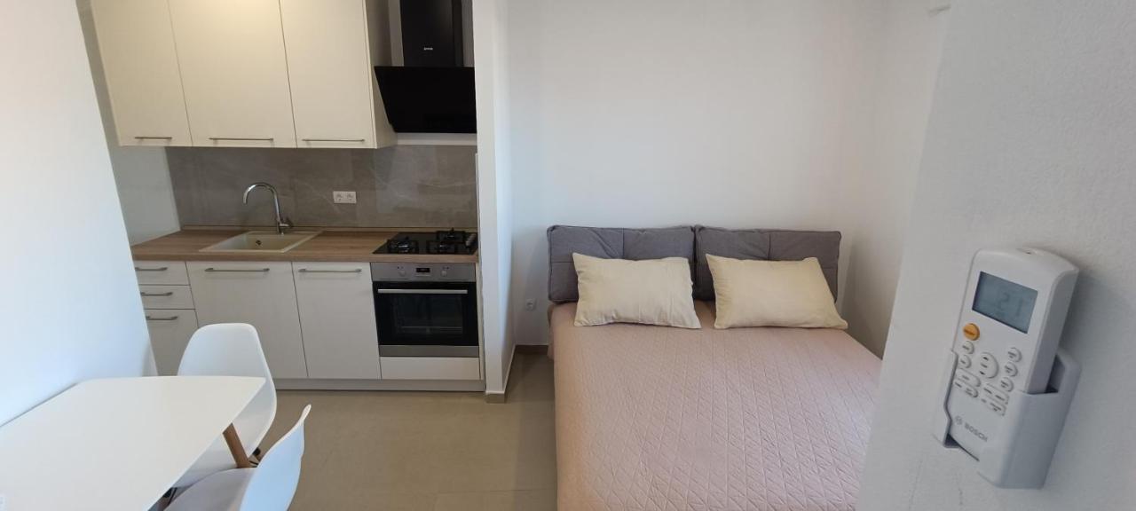 Apartmani Jasminka Vodice Ngoại thất bức ảnh